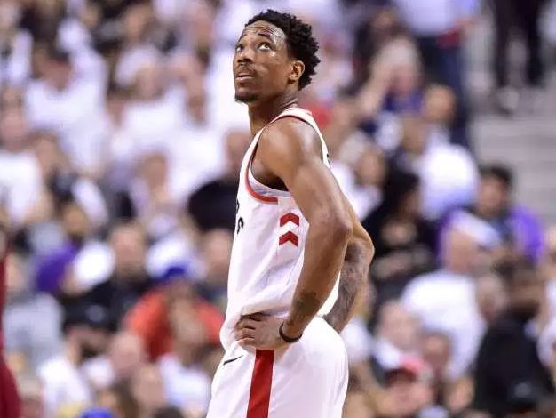 手在关键分 手在关键分