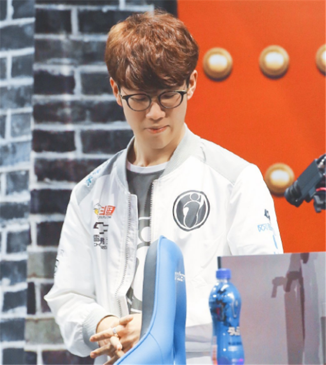 发角色负责 发角色负责